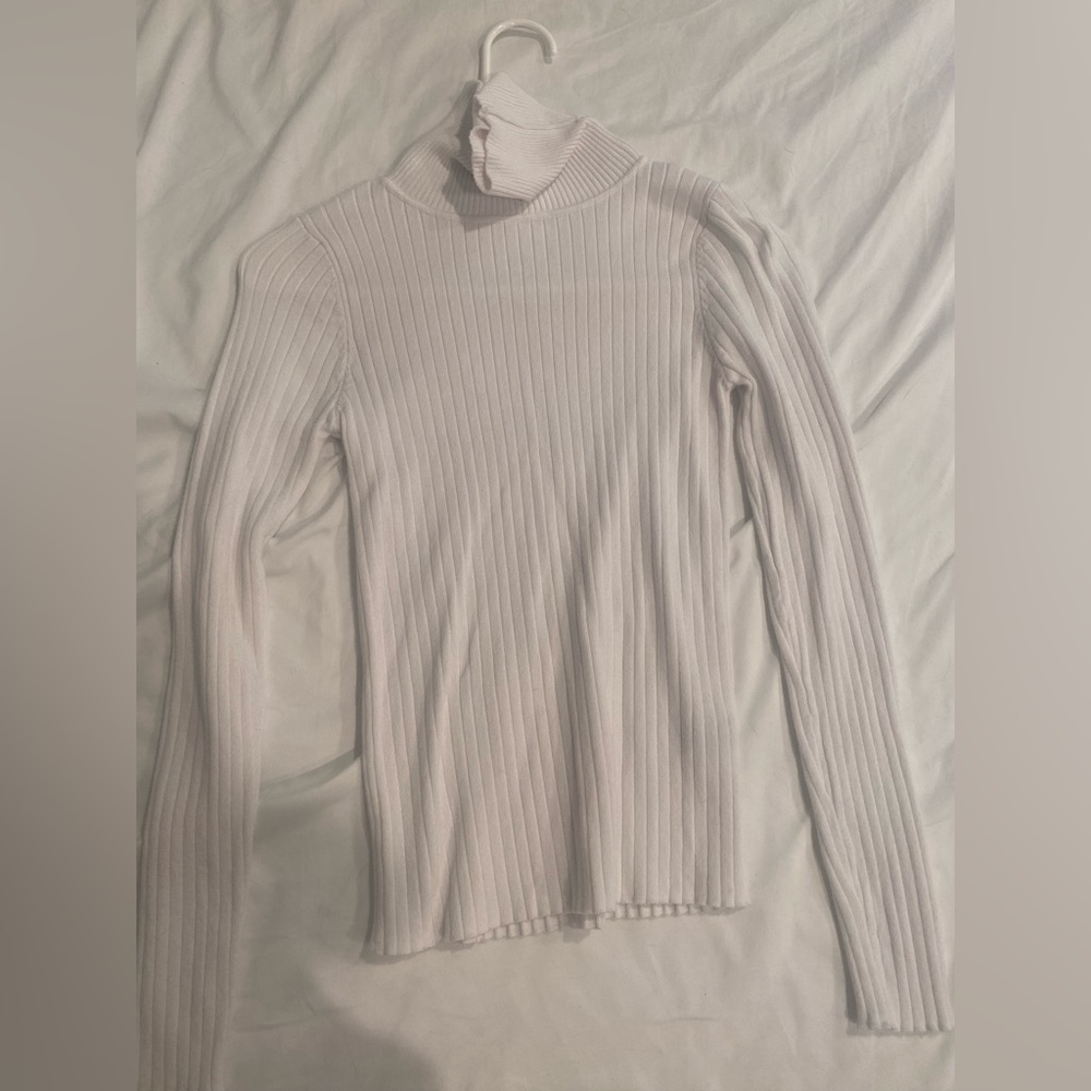 White Turtle Neck - Picture 2 of 2